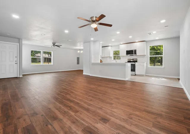 Photo 2 of Single family home for sale at 5001 Meadowbrook Dr, Fort Worth, TX 76103 | MLS# 21345787 | Listing updated on 2026-10-02
