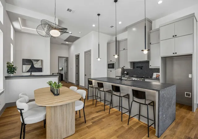 Photo 1 of Single family home for sale at 412 Avenue L, Dallas, TX 75203 | MLS# 21345781 | Listing updated on 2026-08-22