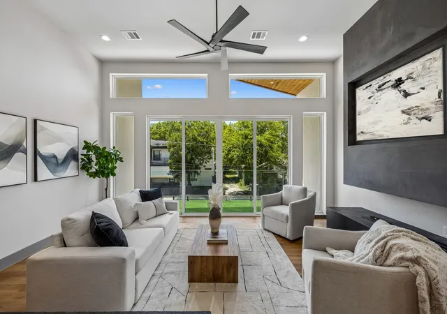 Photo 4 of Single family home for sale at 412 Avenue L, Dallas, TX 75203 | MLS# 21345781 | Listing updated on 2026-08-22
