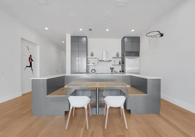 Photo 2 of Condo for sale at 2200 Victory Ave #802, Dallas, TX 75219 | MLS# 21344197 | Listing updated on 2026-09-22