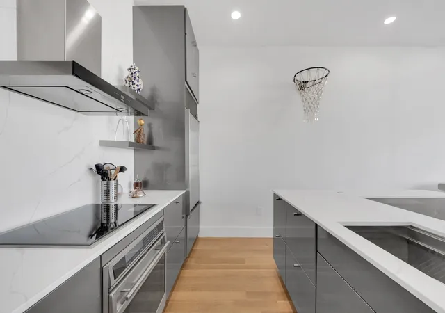 Photo 3 of Condo for sale at 2200 Victory Ave #802, Dallas, TX 75219 | MLS# 21344197 | Listing updated on 2026-09-22
