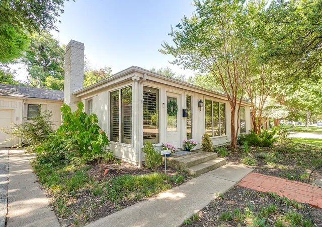 1st image of 6305 Locke Ave, Fort Worth, TX 76116 | MLS# 21336079