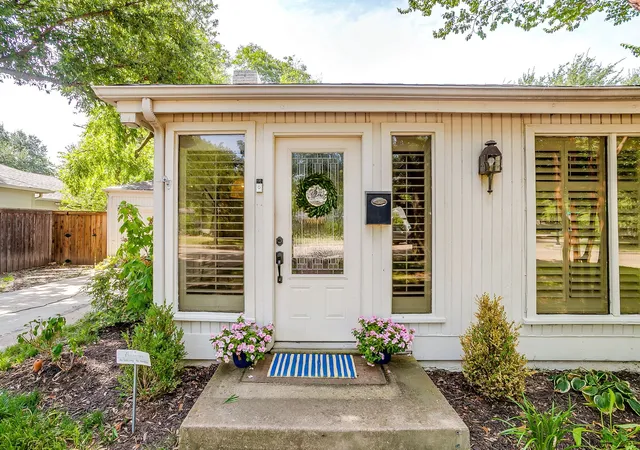 2nd image of 6305 Locke Ave, Fort Worth, TX 76116 | MLS# 21336079