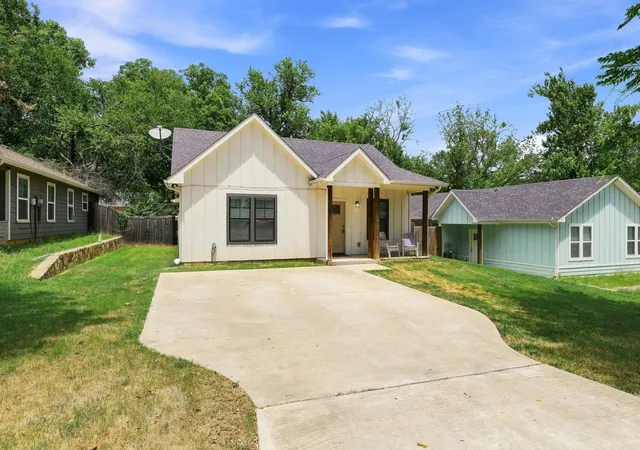 Photo 1 of Single family home for sale at 517 E Hanna St, Denison, TX 75021 | MLS# 21340870 | Listing updated on 2026-08-31
