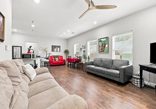 Photo 3 of Single family home for sale at 517 E Hanna St, Denison, TX 75021 | MLS# 21340870 | Listing updated on 2026-08-31