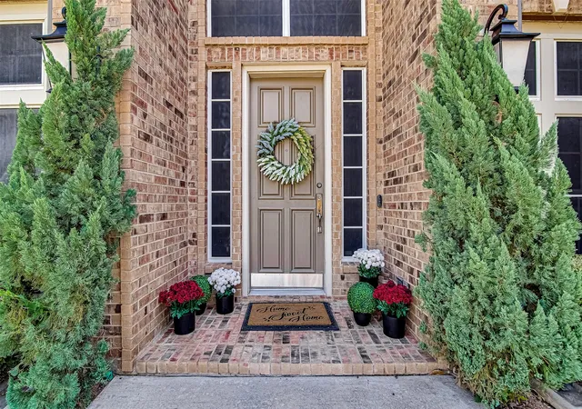 2nd image of 6303 Bramble Creek Ct, Arlington, TX 76001 | MLS# 21344976