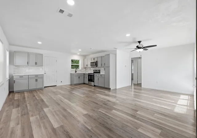 Photo 1 of Sale Pending at 810 N Carrier Pkwy, Grand Prairie, TX 75050 | MLS# 21345952 | Listing updated on 2026-08-21