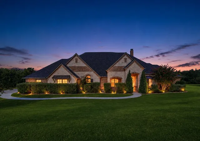 Photo 3 of Single family home for sale at 117 Signature Ct, Weatherford, TX 76087 | MLS# 21345813 | Listing updated on 2026-08-26