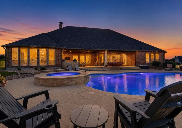 Photo 3 of Single family home for sale at 117 Signature Ct, Weatherford, TX 76087 | MLS# 21345813 | Listing updated on 2026-08-26