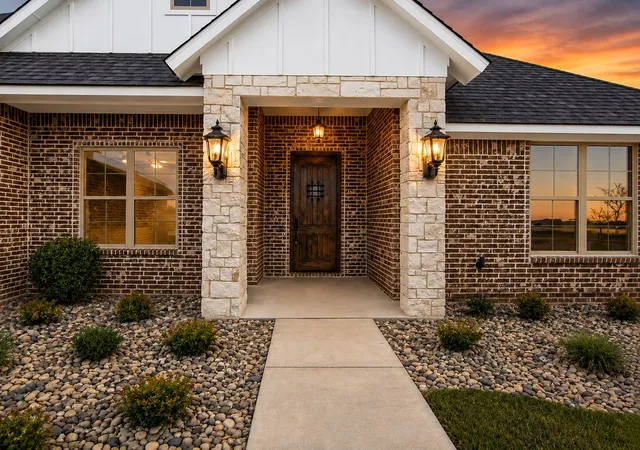 Photo 3 of Single family home for sale at 336 El Pescado Ct, Godley, TX 76044 | MLS# 21345789 | Listing updated on 2026-08-20