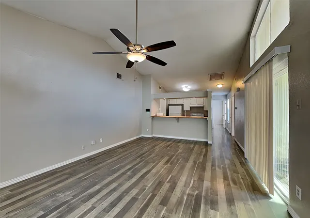 2nd image of 1621 Scottsdale Dr, Arlington, TX 76018 | MLS# 21345988
