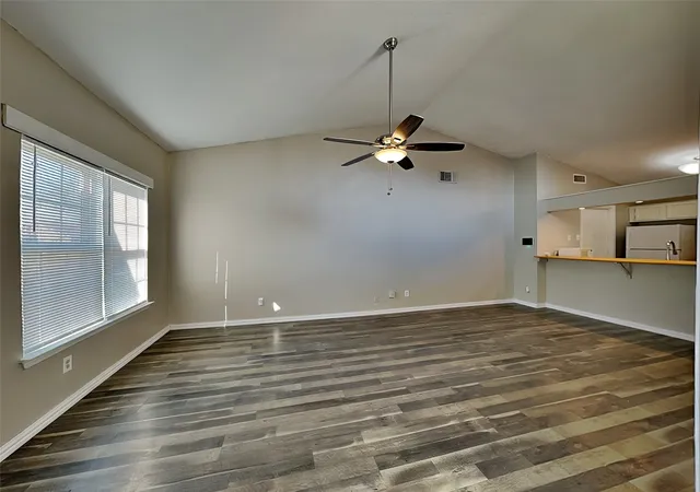 Photo 3 of Single family home for sale at 1621 Scottsdale Dr, Arlington, TX 76018 | MLS# 21345988 | Listing updated on 2026-09-30