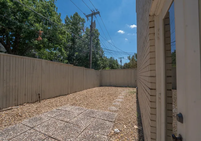 Listing Photo 5 - Condo for sale in building located at 2818 Welborn Dr, Dallas, TX 75219 - Unit #9