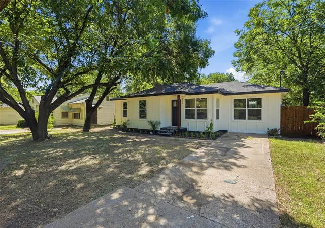 Photo 1 of Sale Pending at 3100 Palo Alto Dr, Dallas, TX 75241 | MLS# 21345109 | Listing updated on 2026-08-21