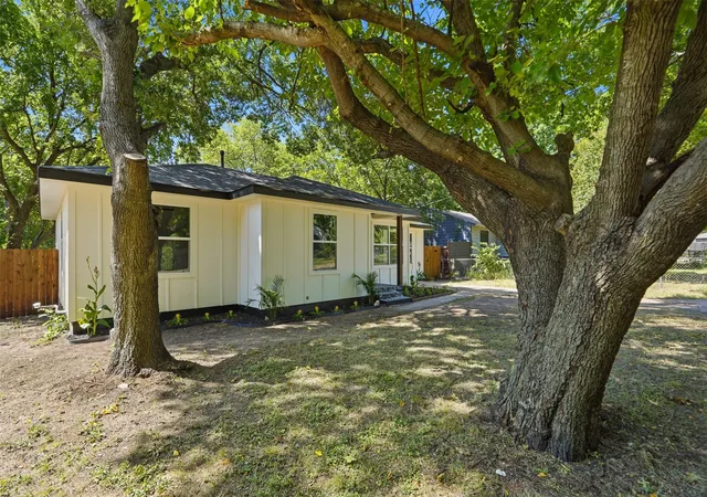 Photo 2 of Sale Pending at 3100 Palo Alto Dr, Dallas, TX 75241 | MLS# 21345109 | Listing updated on 2026-08-21
