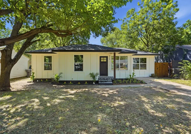 Photo 3 of Sale Pending at 3100 Palo Alto Dr, Dallas, TX 75241 | MLS# 21345109 | Listing updated on 2026-08-21