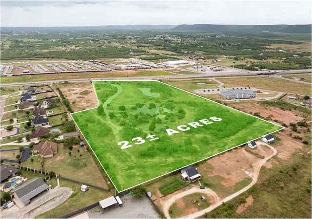 Photo 3 of Single family home for sale at 820 S Us Hwy 83, Abilene, TX 79602 | MLS# 21334477 | Listing updated on 2026-08-03