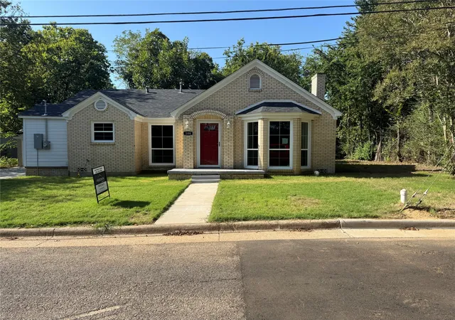Photo 1 of Single family home for sale at 108 California St E, Sulphur Springs, TX 75482 | MLS# 21345937 | Listing updated on 2026-09-18