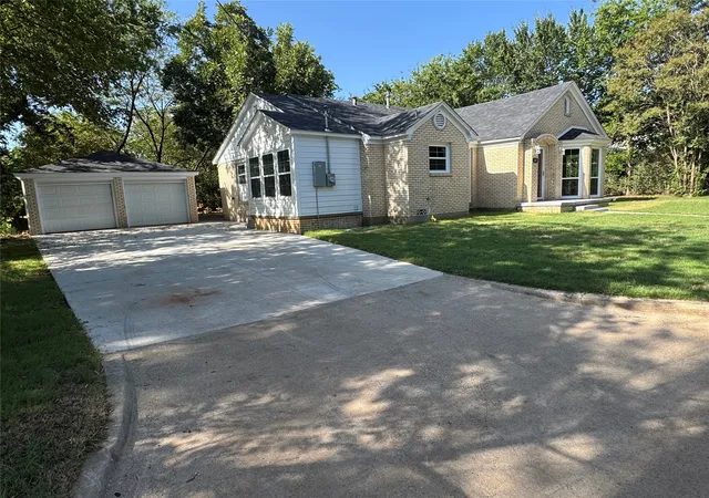 Photo 2 of Single family home for sale at 108 California St E, Sulphur Springs, TX 75482 | MLS# 21345937 | Listing updated on 2026-09-18
