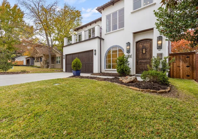 Photo 1 of Single family home for sale at 3904 W 5th St, Fort Worth, TX 76107 | MLS# 21344129 | Listing updated on 2026-10-03