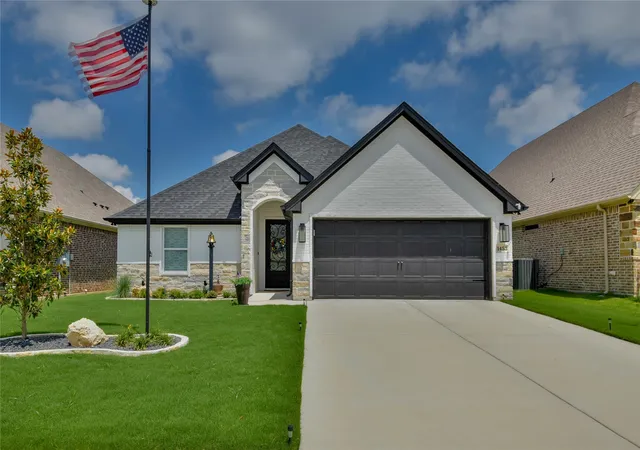 Photo 1 of Single family home for sale at 1453 Highland Park Cir, Granbury, TX 76048 | MLS# 21345164 | Listing updated on 2026-08-22