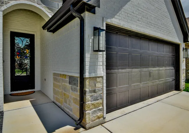 Photo 2 of Single family home for sale at 1453 Highland Park Cir, Granbury, TX 76048 | MLS# 21345164 | Listing updated on 2026-08-22