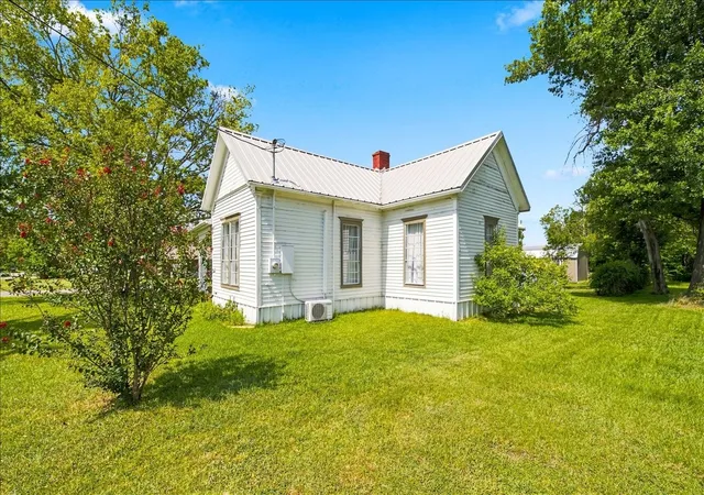 Photo 3 of Single family home for sale at 501 N Migtte St, Kosse, TX 76653 | MLS# 21339773 | Listing updated on 2026-09-29