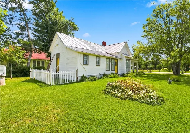 Photo 4 of Single family home for sale at 501 N Migtte St, Kosse, TX 76653 | MLS# 21339773 | Listing updated on 2026-09-29