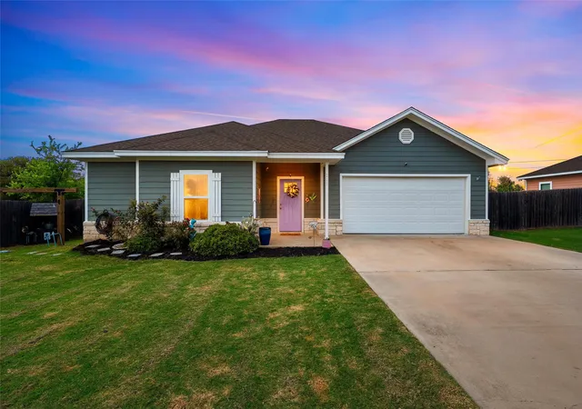 Photo 1 of Sale Pending at 215 Greenbriar St, Robinson, TX 76706 | MLS# 21345992 | Listing updated on 2026-09-07