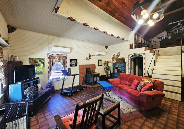 Photo 3 of Single family home for sale at 1105 Fm 39 S, Donie, TX 75838 | MLS# 21344014 | Listing updated on 2026-08-24
