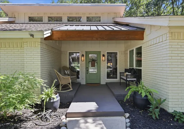 Photo 3 of Single family home for sale at 12 Timbergreen Cir, Denton, TX 76205 | MLS# 21340930 | Listing updated on 2026-08-30