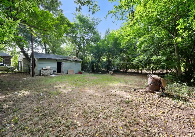 Photo 13 of Single family home for sale at 712 W Dye St, Palestine, TX 75801 | MLS# 21346104 | Listing updated on 2026-10-01