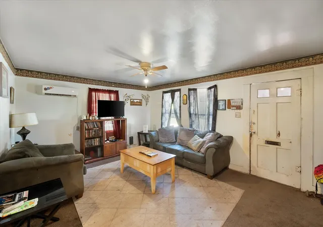 Photo 3 of Single family home for sale at 712 W Dye St, Palestine, TX 75801 | MLS# 21346104 | Listing updated on 2026-10-01
