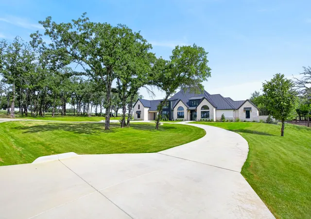 Photo 3 of Single family home for sale at 536 Royal Santana Run, Weatherford, TX 76087 | MLS# 21345650 | Listing updated on 2026-09-03