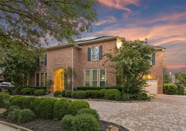 2nd image of 2206 Clearspring Dr N, Irving, TX 75063 | MLS# 21343836