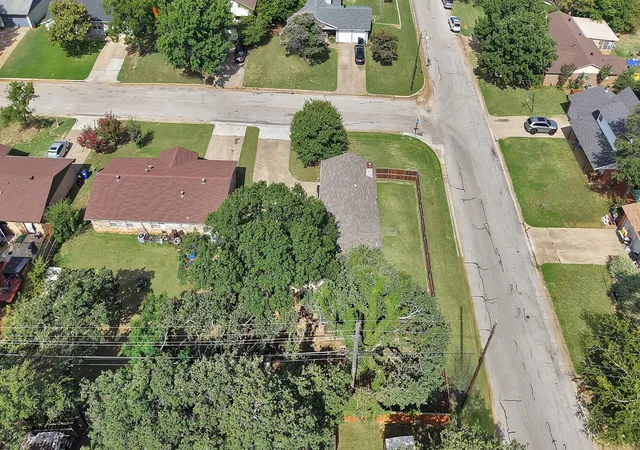 Photo 3 of Single family home for sale at 509 Henslee Dr, Euless, TX 76040 | MLS# 21345132 | Listing updated on 2026-08-27