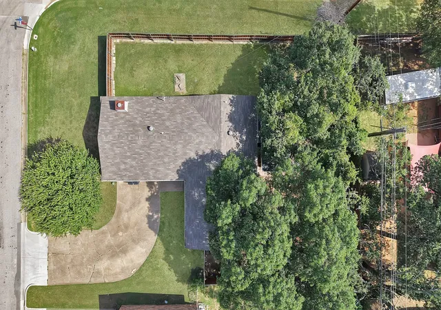 Photo 4 of Single family home for sale at 509 Henslee Dr, Euless, TX 76040 | MLS# 21345132 | Listing updated on 2026-08-27