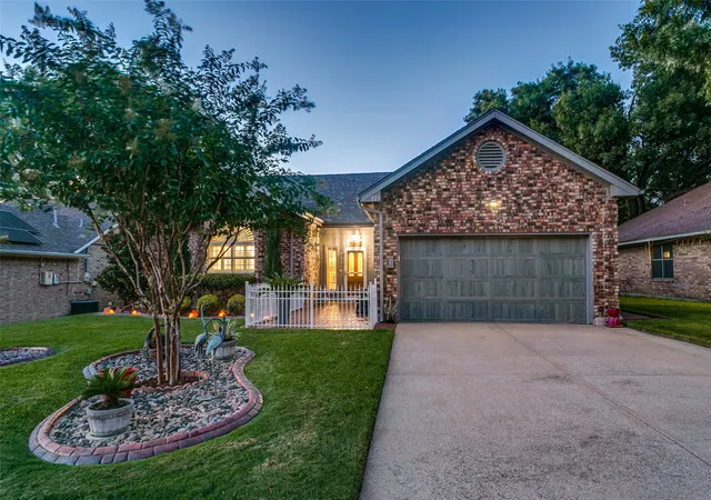 Photo 2 of Sale Pending at 521 Millican Dr, Lewisville, TX 75057 | MLS# 21343546 | Listing updated on 2026-08-18