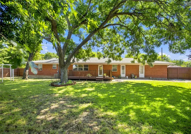 Photo 2 of Single family home for sale at 2507 N Shannon St, Sherman, TX 75092 | MLS# 21345939 | Listing updated on 2026-08-11