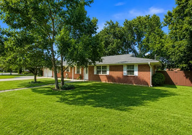 Photo 3 of Single family home for sale at 2507 N Shannon St, Sherman, TX 75092 | MLS# 21345939 | Listing updated on 2026-08-11