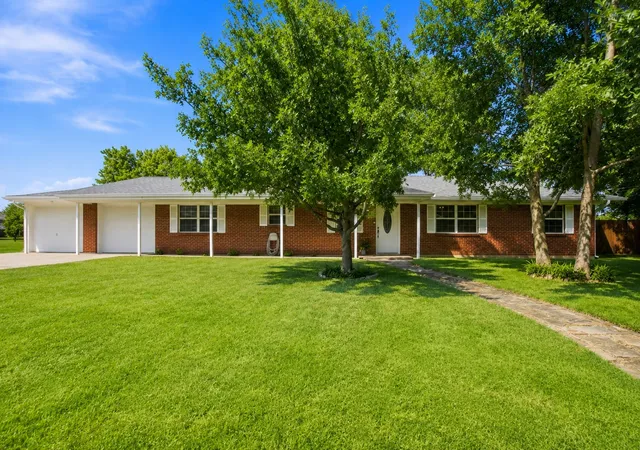 Photo 3 of Single family home for sale at 2507 N Shannon St, Sherman, TX 75092 | MLS# 21345939 | Listing updated on 2026-08-11