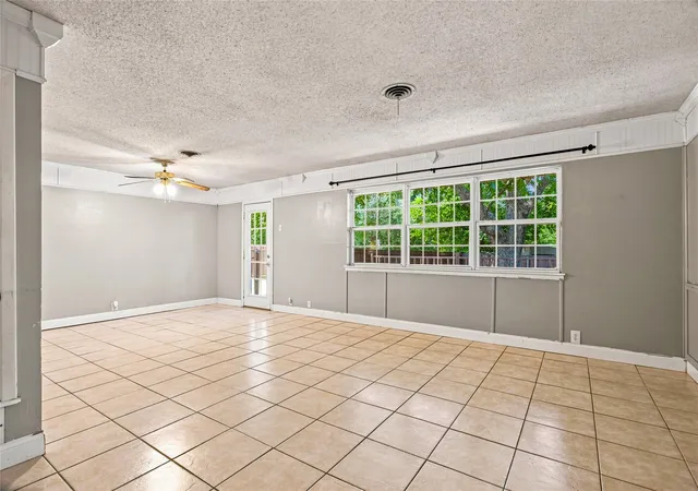 Photo 4 of Single family home for sale at 2507 N Shannon St, Sherman, TX 75092 | MLS# 21345939 | Listing updated on 2026-08-11