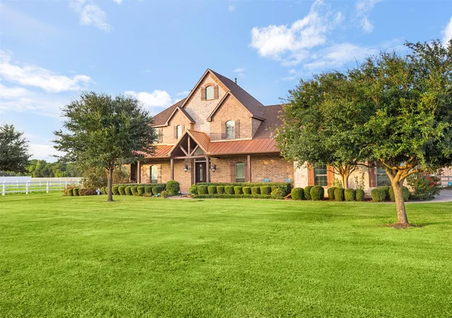 Photo 1 of Single family home for sale at 170 Steel Dust Dr, Red Oak, TX 75154 | MLS# 21345415 | Listing updated on 2026-08-24