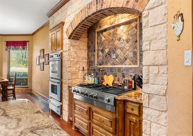 Photo 4 of Single family home for sale at 170 Steel Dust Dr, Red Oak, TX 75154 | MLS# 21345415 | Listing updated on 2026-08-24