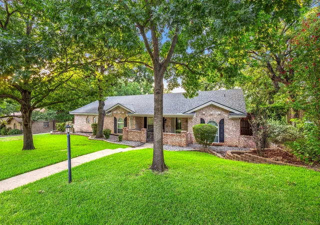 Photo 3 of Single family home for sale at 102 Walnut Wy, Euless, TX 76039 | MLS# 21342197 | Listing updated on 2026-08-14