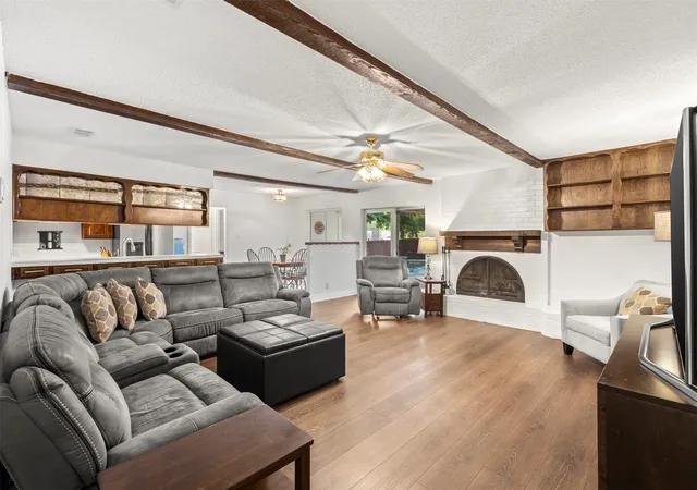 Photo 4 of Single family home for sale at 102 Walnut Wy, Euless, TX 76039 | MLS# 21342197 | Listing updated on 2026-08-14