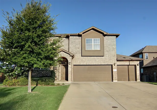 Photo 2 of Single family home for sale at 1220 Beestone Dr, Fort Worth, TX 76131 | MLS# 21345177 | Listing updated on 2026-10-01