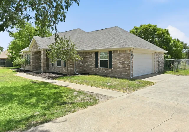 Photo 1 of Single family home for sale at 8109 N Water Tower Rd, Fort Worth, TX 76179 | MLS# 21346275 | Listing updated on 2026-10-05