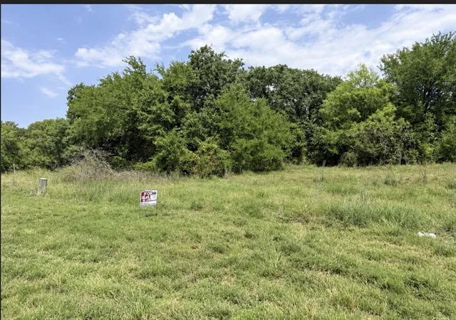 Photo 4 of Sale Pending at 5735 Tin Top Hwy, Granbury, TX 76048 | MLS# 21346264 | Listing updated on 2026-10-06
