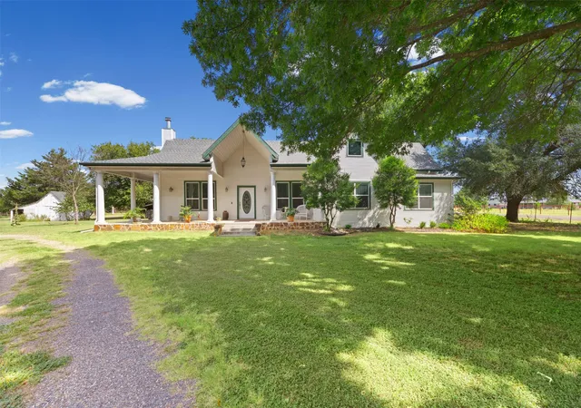 Photo 2 of Sale Pending at 1372 Greathouse Rd, Waxahachie, TX 75167 | MLS# 21345598 | Listing updated on 2026-08-27